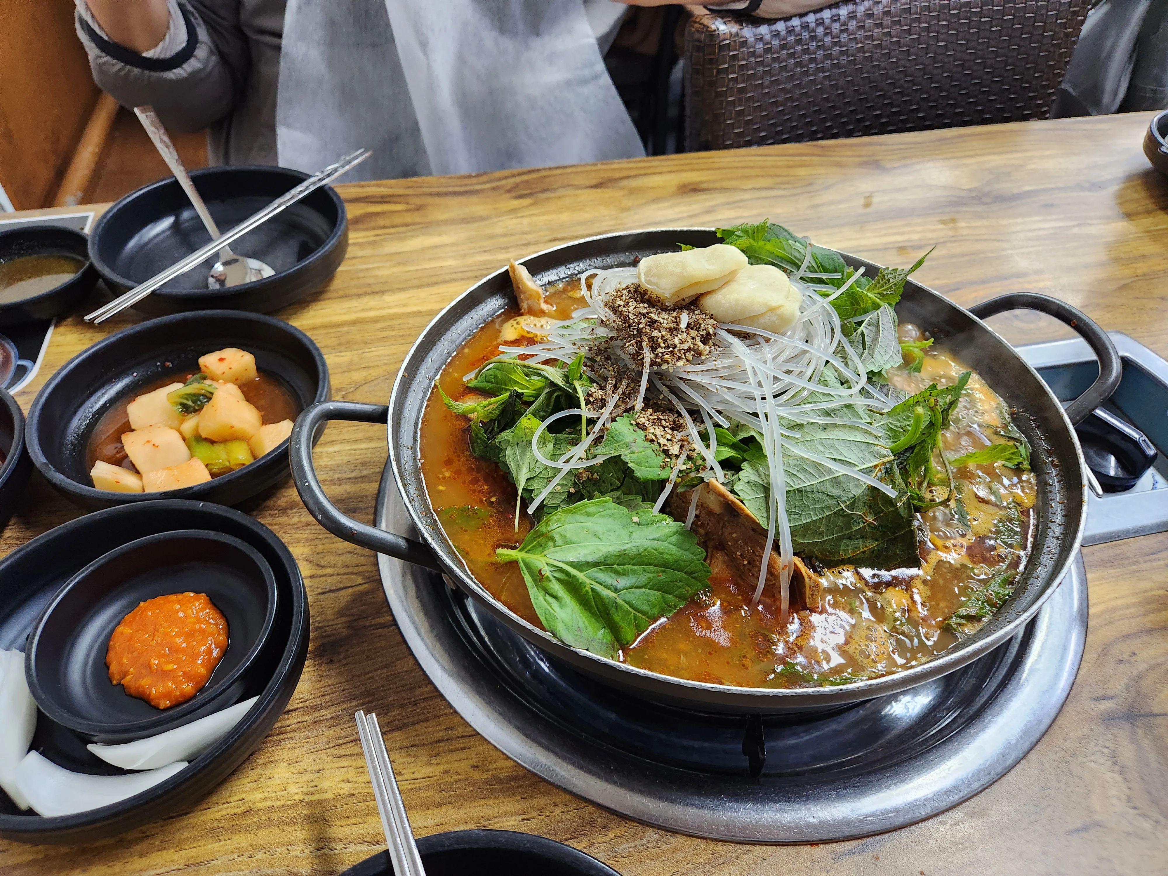 24시뼈다귀감자탕 1