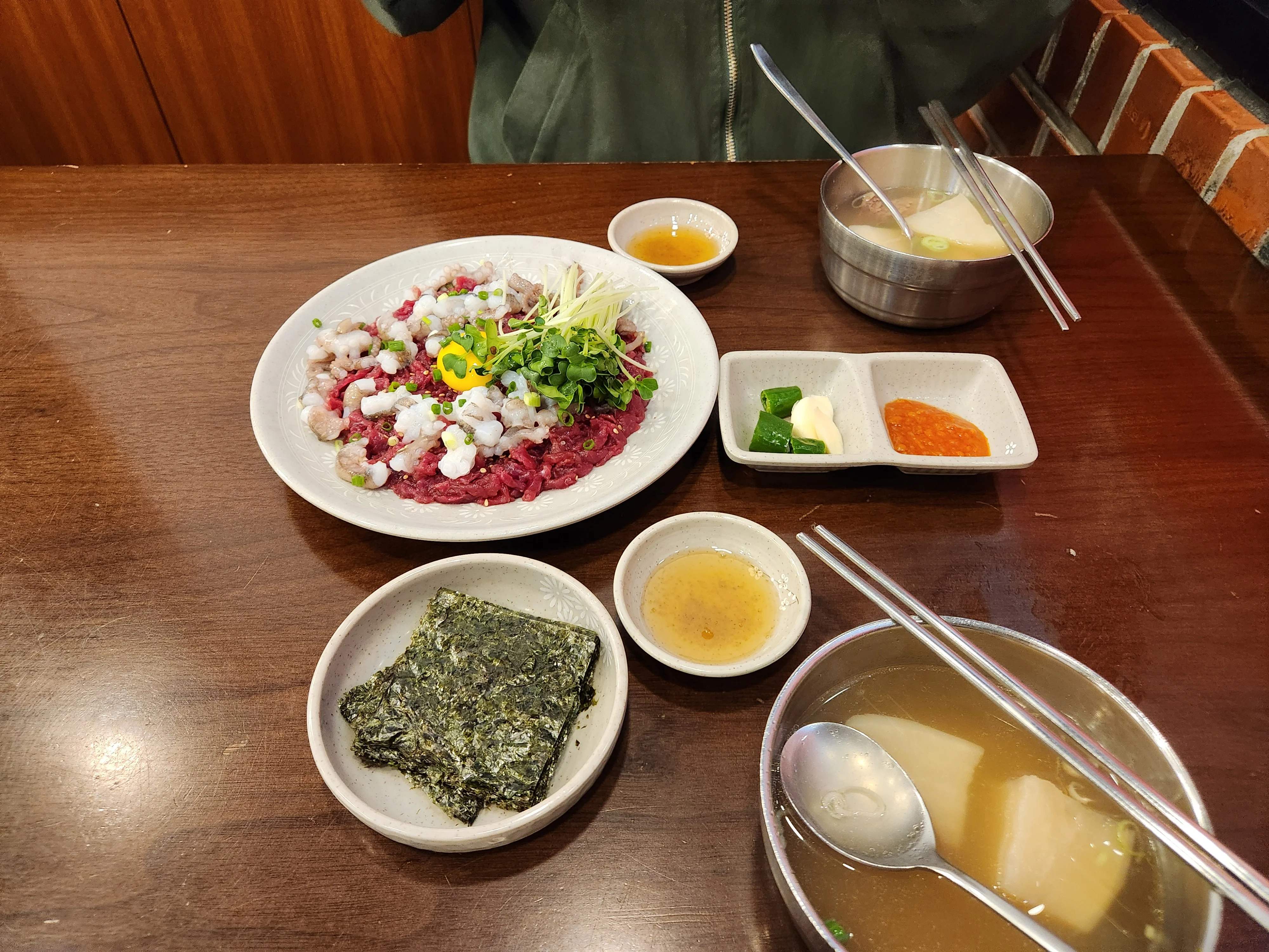 Buchon Yukhoe Bonjeom