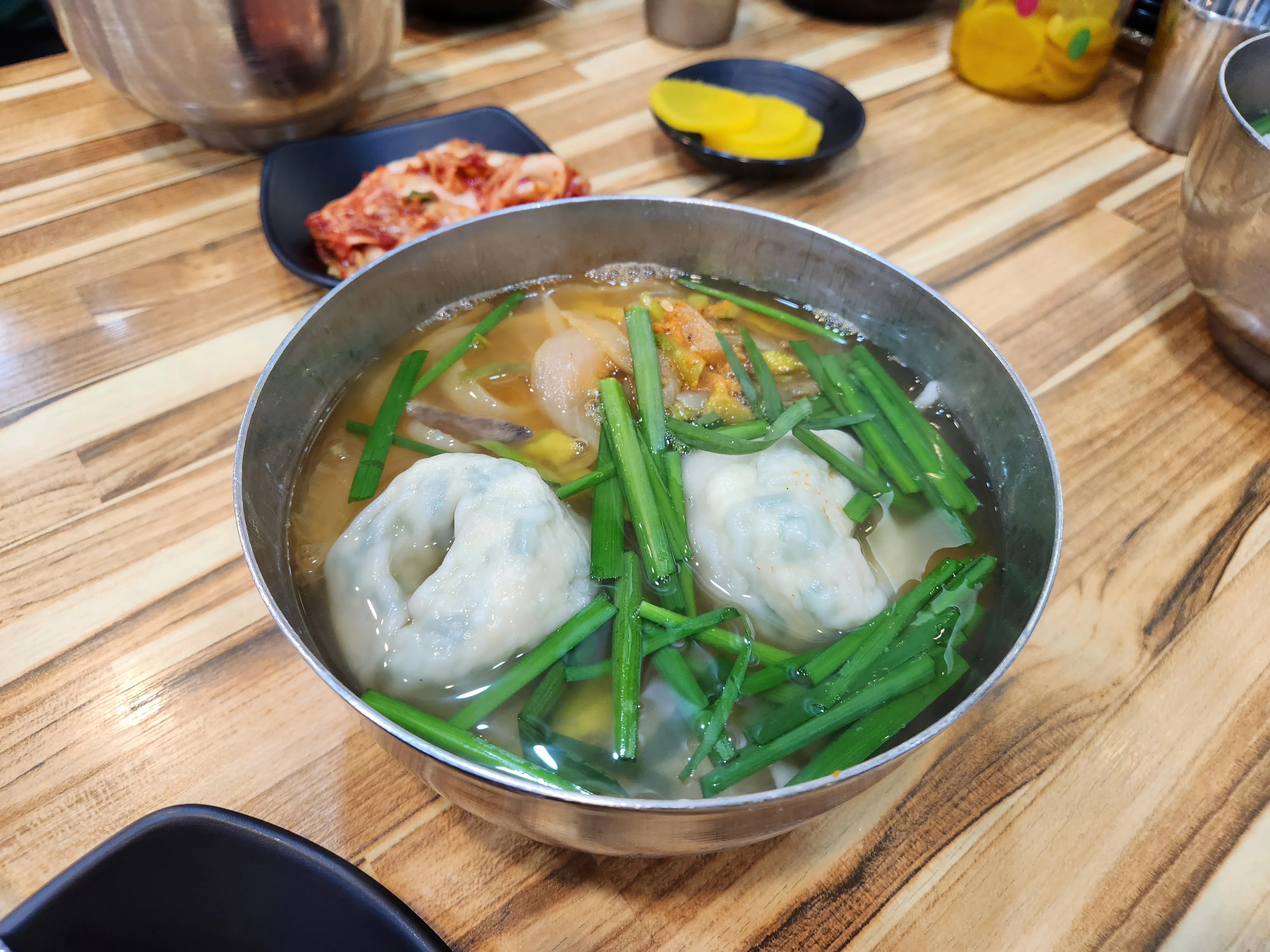 Gayang Kalguksu & Mushroom Maeuntang